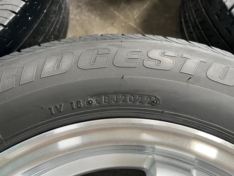 ล้อแม็กแต่ง 5รู114 ขอบ 15 สีบอร์นขอบเงา พร้อมยาง 215-70-15 Bridgestone ปี 22