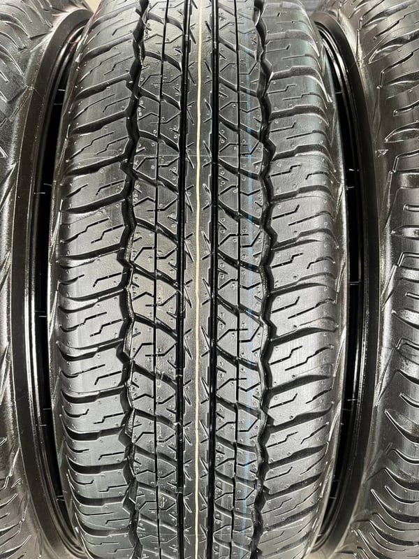 ยางใหม่ป้ายแดง 225-70-17 Dunlop ปี 25 ใหม่กริ๊บ ถอดจากรถใหม่ป้ายแดง