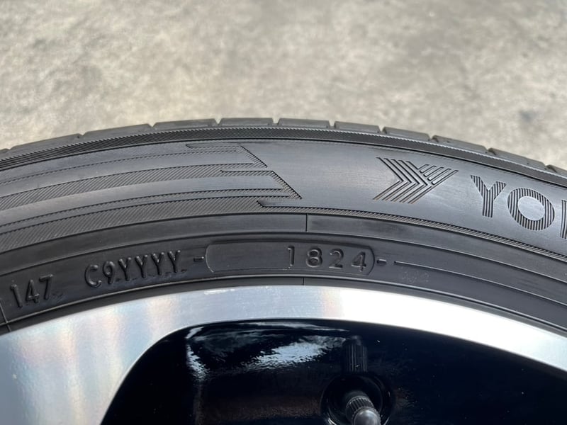 ล้อแม็ก 5รู100 Toyota Yaris Cross ขอบ 18 ดำหน้าเงา พร้อมยาง 215-55-18 Yokohama ปี 24