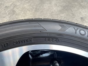 ล้อแม็ก 5รู100 Toyota Yaris Cross ขอบ 18 ดำหน้าเงา พร้อมยาง 215-55-18 Yokohama ปี 24