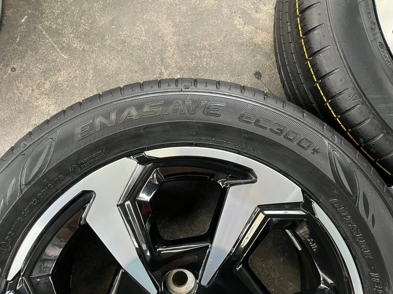 ล้อแม็ก Toyota Yaris ขอบ 15 ดำหน้าเงา พร้อมยางใหม่ 185-60-15 Dunlop ปี 26 ล้อแม็ก Toyota Yaris ขอบ 15 ดำหน้าเงา พร้อมยางใหม่ 185-60-15 Dunlop ปี 26