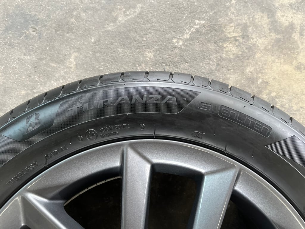 ล้อแม็ก Honda Civic FC ขอบ 16 สีเทากัน พร้อมยาง 215-55-16 Bridgestone ปี 25 ล้อแม็ก Honda Civic FC ขอบ 16 สีเทากัน พร้อมยาง 215-55-16 Bridgestone ปี 25