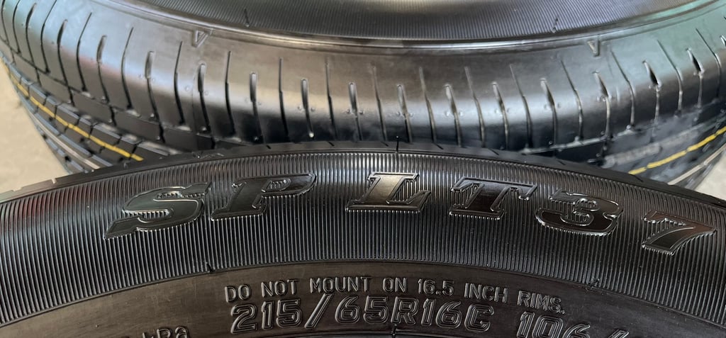 ยางใหม่ป้ายแดง 215-65-16 Dunlop ปี 25 ใหม่กริ๊บ ถอดจากโชว์รูม ยางใหม่ป้ายแดง 215-65-16 Dunlop ปี 25 ใหม่กริ๊บ ถอดจากโชว์รูม