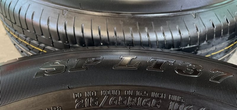 ยางใหม่ป้ายแดง 215-65-16 Dunlop ปี 25 ใหม่กริ๊บ ถอดจากโชว์รูม
