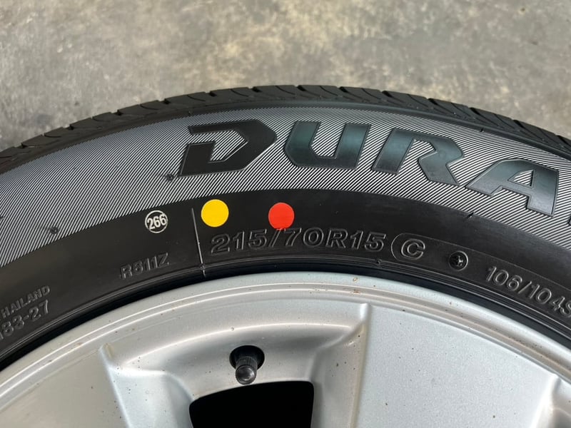 ล้อแม็ก 6รู139 Toyota ขอบ 15 พร้อมยางใหม่ 215-70-15 Bridgestone ปี 26