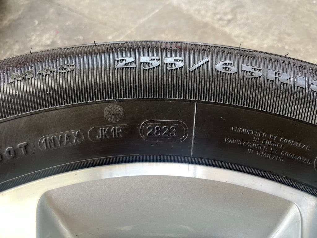 ล้อแม็ก Chevrolet Trailblazer ขอบ 18 สีบอร์นหน้าเงา พร้อมยาง 255-65-18 Goodyear ปี 23