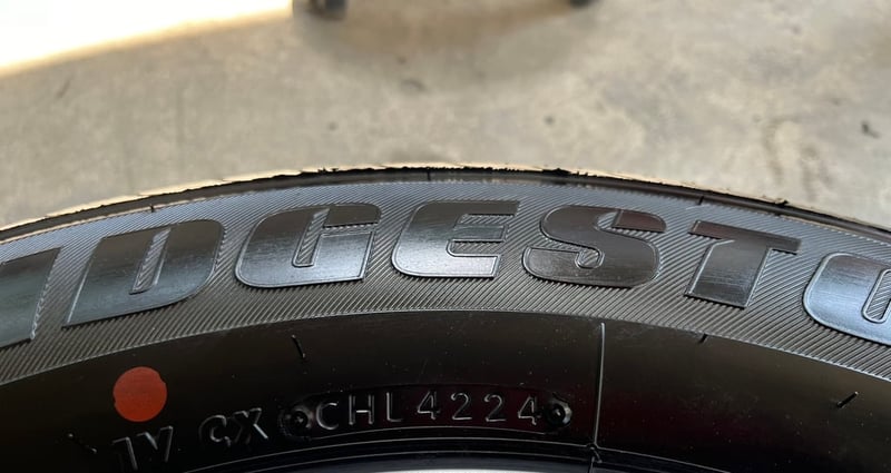 ยางใหม่ป้ายแดง 215-70-16 Bridgestone ใหม่กริ๊บ ใส่กับ รถตู้ รถกระบะตัวเตี้ย ได้เลย ยางใหม่ป้ายแดง 215-70-16 Bridgestone ใหม่กริ๊บ ใส่กับ รถตู้ รถกระบะตัวเตี้ย ได้เลย