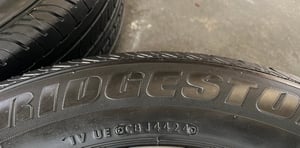 ยาง 215-65-16 Bridgestone สวยกริ๊บ ใส่กับ รถตู้ ,รถกระบะตัวเตี้ย ได้ทุกรุ่น