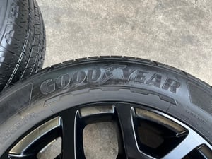 ล้อแม็ก Ford Everest Next-Gen Sport ขอบ 20 สีดำ พร้อมยาง 255-55-20 GoodYear ปี 24 ล้อแม็ก Ford Everest Next-Gen Sport ขอบ 20 สีดำ พร้อมยาง 255-55-20 GoodYear ปี 24