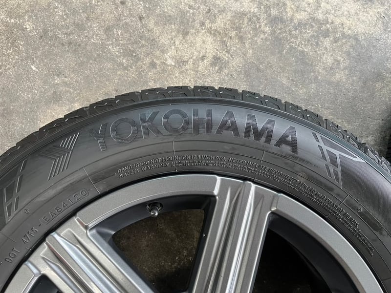 ล้อแม็ก 5รู114 Honda ขอบ 17 สีเทา แถมยาง 225-65-17 Yokohama ปลายปี 20