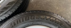 ยาง 215-65-16 Bridgestone สวยกริ๊บ ใส่กับ รถตู้ ,รถกระบะตัวเตี้ย ได้ทุกรุ่น
