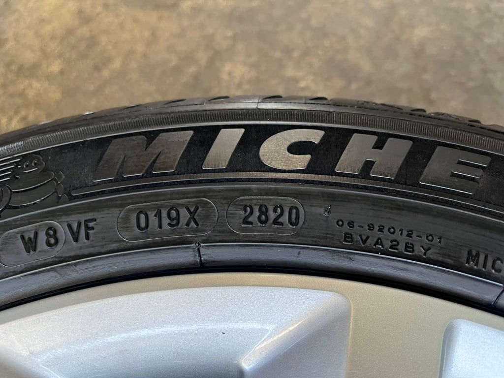 ล้อแม็ก 6รู139 ISUZU D-Max ขอบ 18 แถมยาง 225-50-18 Michelin ปี 20