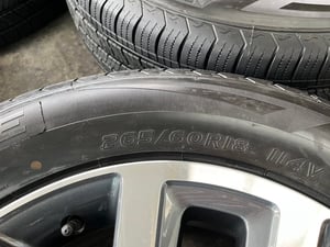 ล้อแม็ก Toyota Fortuner ตัวท็อป ขอบ 18 เทาหน้าเงา พร้อมยาง 265-60-18 GOODRIDE ปี 25 ล้อแม็ก Toyota Fortuner ตัวท็อป ขอบ 18 เทาหน้าเงา พร้อมยาง 265-60-18 GOODRIDE ปี 25