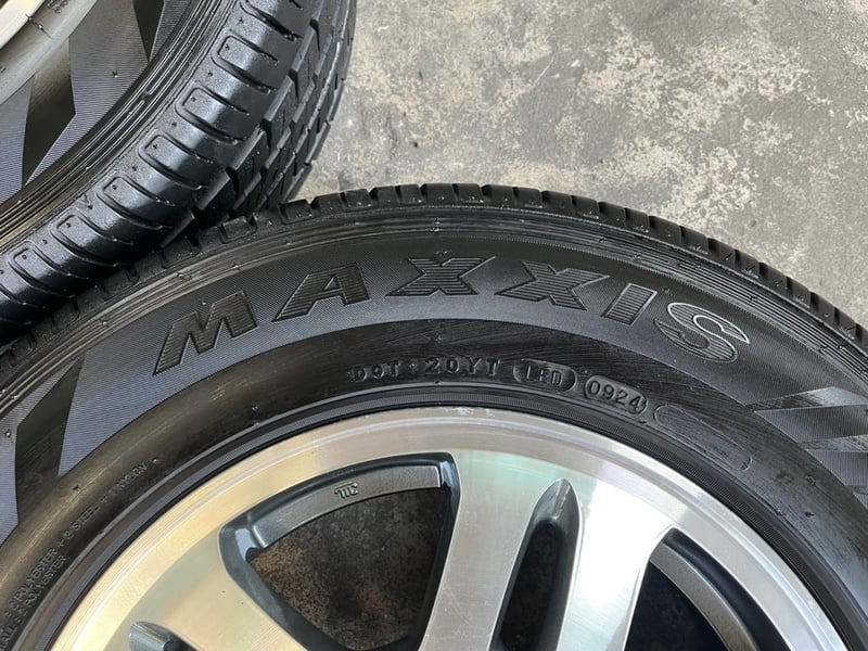 ล้อแม็ก Honda CRV ขอบ 15 เทาหน้าเงา พร้อมยาง 205-70-15 Maxxis ปี 24