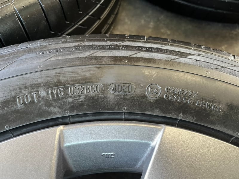 ล้อแม็กป้ายแดงแถมยาง ISUZU ขอบ 18 สีเทา สภาพดี ล้อแม็กป้ายแดงแถมยาง ISUZU ขอบ 18 สีเทา สภาพดี