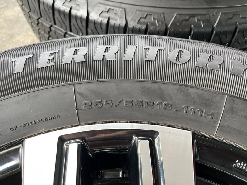 ล้อแม็ก Mitsu Pajero ตัวท็อป ขอบ 18 ดำหน้าเงา พร้อมยาง 255-65-18 Goodyear ปี 23 ล้อแม็ก Mitsu Pajero ตัวท็อป ขอบ 18 ดำหน้าเงา พร้อมยาง 255-65-18 Goodyear ปี 23