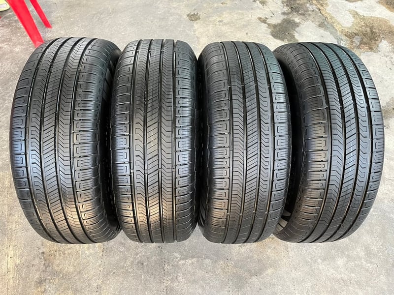 ล้อแม็ก Toyota Revo ขอบ 17 สีเทาดำ พร้อมยางป้ายแดง 265-65-17 Continental ปลายปี 25