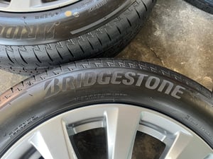 ล้อแม็กพร้อมยางใหม่ป้ายแดง Toyota Camry ขอบ 17 สีไฮเปอร์ สวยกริ๊บ