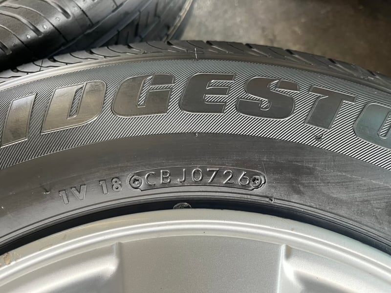 ล้อแม็ก 6รู139 Toyota ขอบ 15 พร้อมยางใหม่ 215-70-15 Bridgestone ปี 26