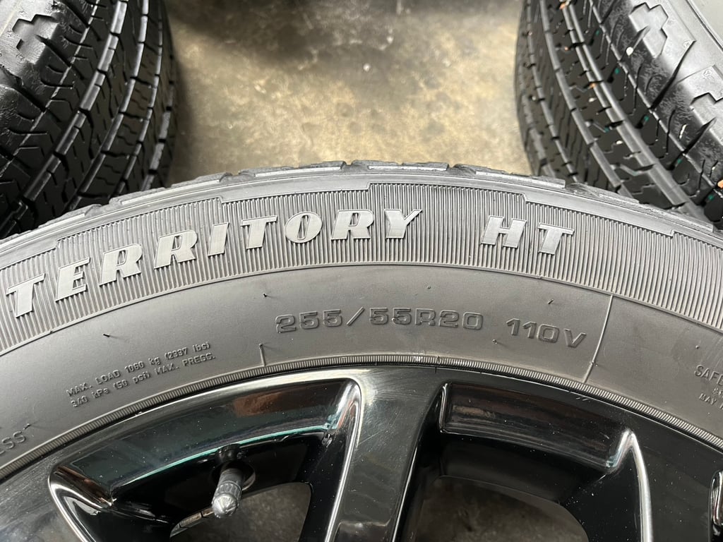 ล้อแม็ก Ford Everest Next-Gen Sport ขอบ 20 สีดำ พร้อมยาง 255-55-20 GoodYear ปลายปี 22