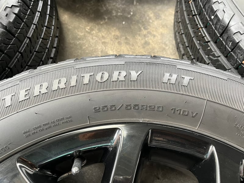 ล้อแม็ก Ford Everest Next-Gen Sport ขอบ 20 สีดำ พร้อมยาง 255-55-20 GoodYear ปลายปี 22