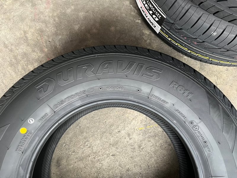 ยางใหม่ 215-70-15 Bridgestone ปี 25 ใส่กับ รถกระบะตัวเตี้ย ได้ทุกรุ่น