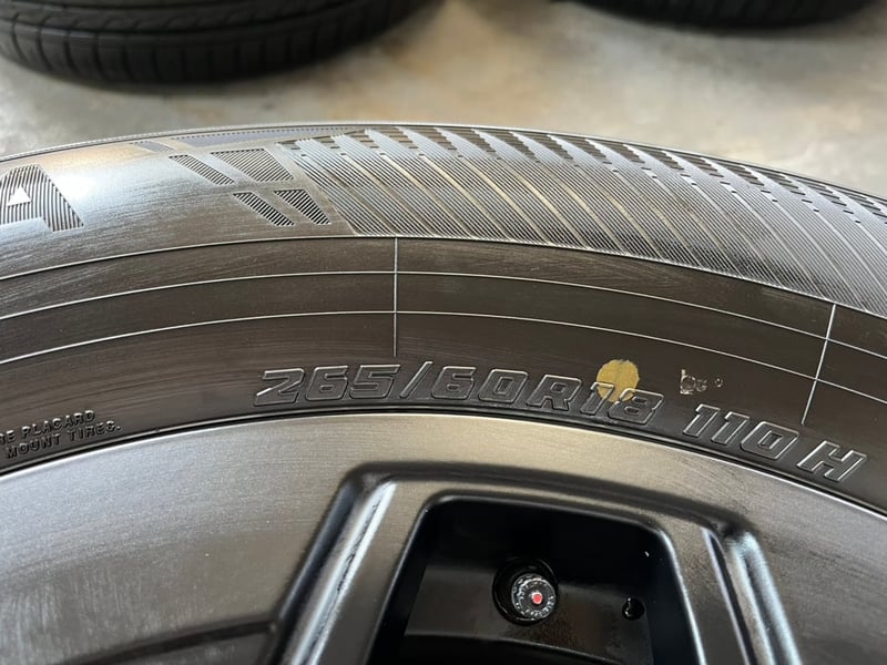 ล้อแม็กป้ายแดง Toyota TRAVO รุ่นใหม่ล่าสุด ขอบ 18 พร้อมยางป้ายแดง 265-60-18 Yokohama ปี 26