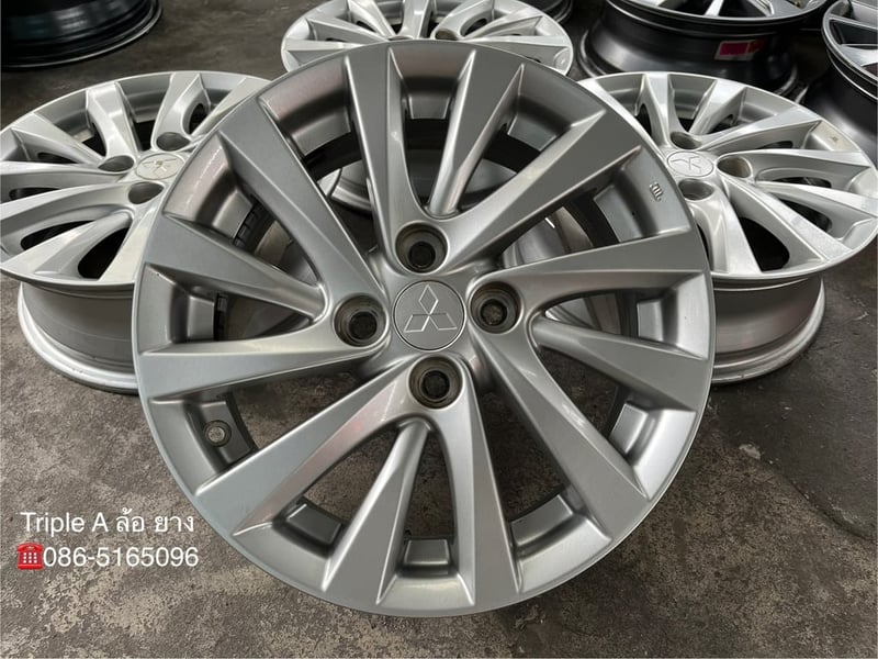 ล้อแม็ก Mitsu Attrage ขอบ 15 สีบอร์น สภาพสวย ล้อแม็ก Mitsu Attrage ขอบ 15 สีบอร์น สภาพสวย