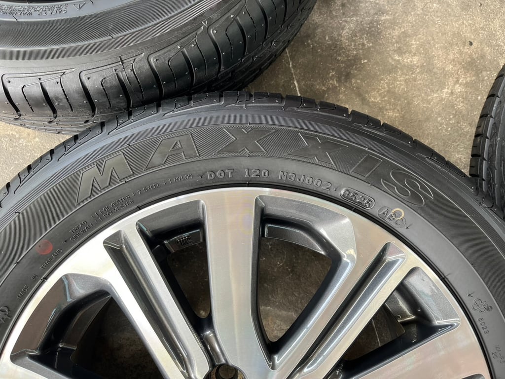 ล้อแม็ก Honda City ตัวท็อป ขอบ 15 เทาหน้าเงา พร้อมยางใหม่ป้ายแดง 185-60-15 Maxxis ปี 25 ล้อแม็ก Honda City ตัวท็อป ขอบ 15 เทาหน้าเงา พร้อมยางใหม่ป้ายแดง 185-60-15 Maxxis ปี 25