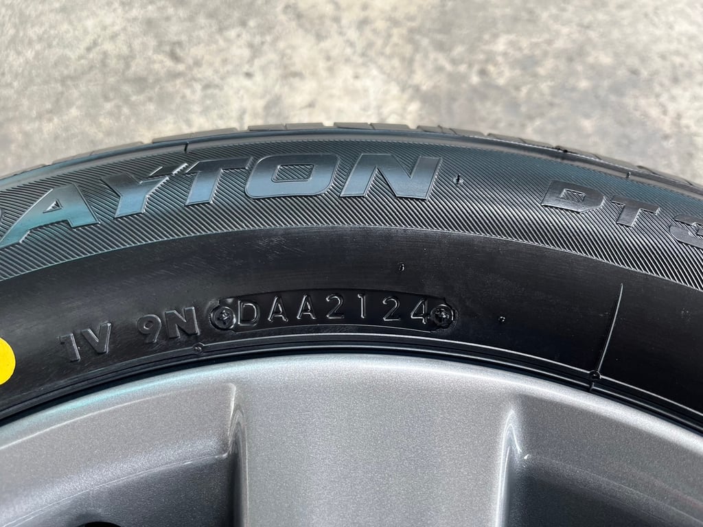 ล้อแม็กพร้อมยางใหม่ 5รู100 Toyota Altis ขอบ 15 สีเทา สวยกริ๊บ