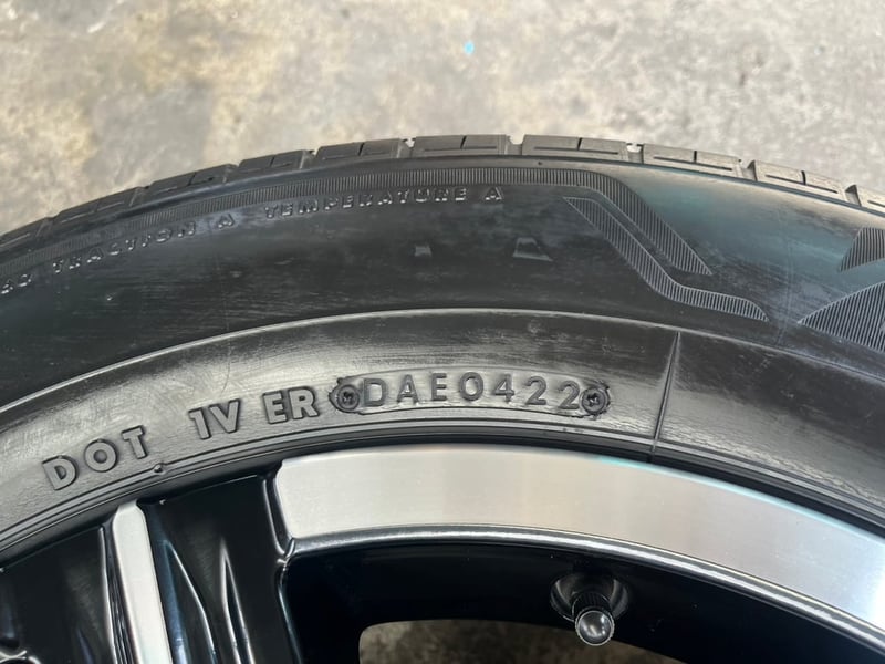 ล้อแม็ก Honda HRV ตัวท็อป ขอบ 17 ดำหน้าเงา พร้อมยาง 215-60-17 Bridgestone ปี 22