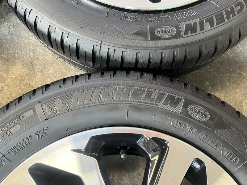 ล้อแม็ก Honda Jazz GK รองท็อป ขอบ 15 ดำหน้าเงา พร้อมยาง 185-60-15 Michelin ปี 25