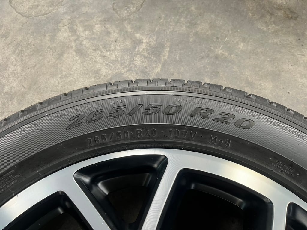 ล้อแม็ก Ford Everest Wildtrak ขอบ 20 ดำหน้าเงา พร้อมยาง 265-50-20 PIRELLI ปี 22 ล้อแม็ก Ford Everest Wildtrak ขอบ 20 ดำหน้าเงา พร้อมยาง 265-50-20 PIRELLI ปี 22