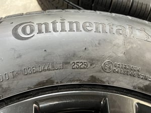 ล้อแม็ก Mitsu Pajero ก้านวาย ขอบ 17 สีดำ พร้อมยางป้ายแดง 265-65-17 Continental ปี 25