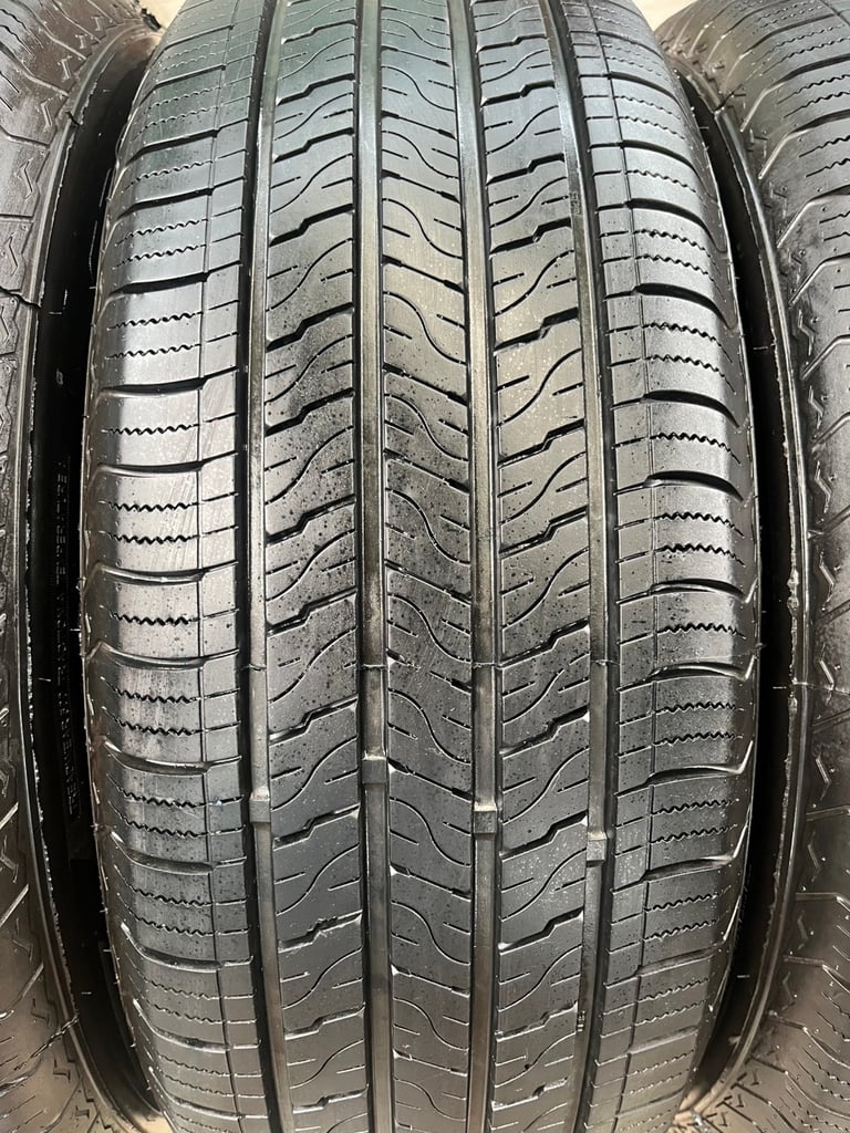 ยาง 265-60-18 GOODRIDE ปี 25 เหมาะสำหรับ รถกระบะตัวสูง และ SUV ทุกรุ่น ยาง 265-60-18 GOODRIDE ปี 25 เหมาะสำหรับ รถกระบะตัวสูง และ SUV ทุกรุ่น