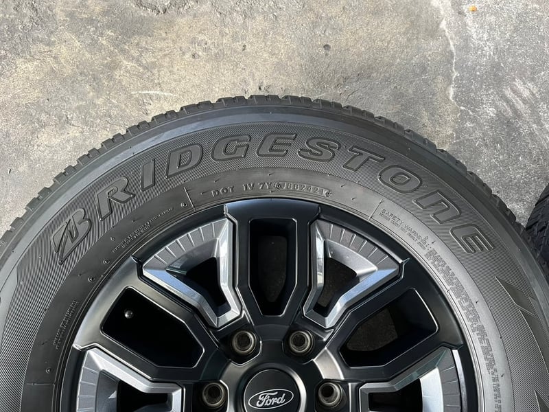 ล้อแม็กป้ายแดงพร้อมยาง Ford Ranger XLS ขอบ 17 สภาพสวย
