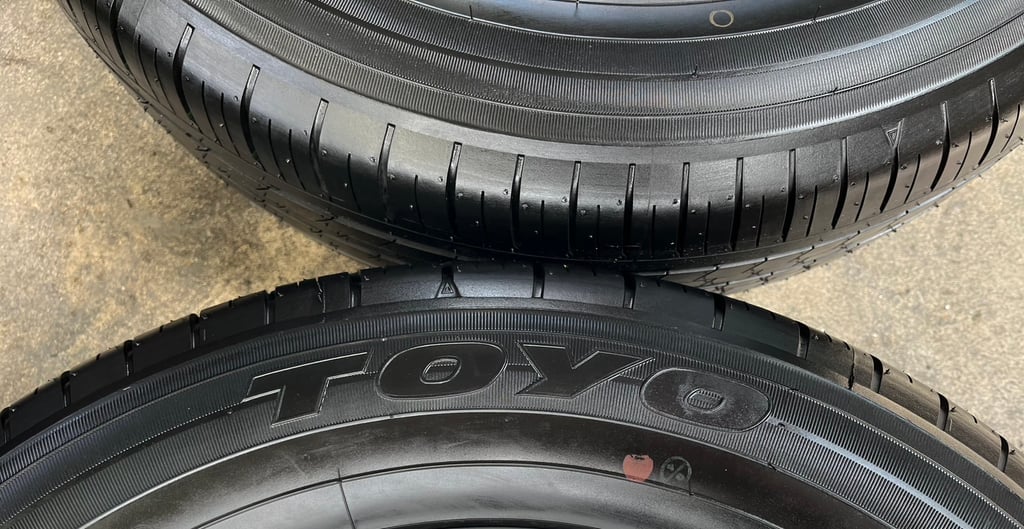 ยางป้ายแดง 195-65-15 TOYO ปลายปี 24 สวยกริ๊บ ถอดจากรถใหม่ป้ายแดง ยางป้ายแดง 195-65-15 TOYO ปลายปี 24 สวยกริ๊บ ถอดจากรถใหม่ป้ายแดง