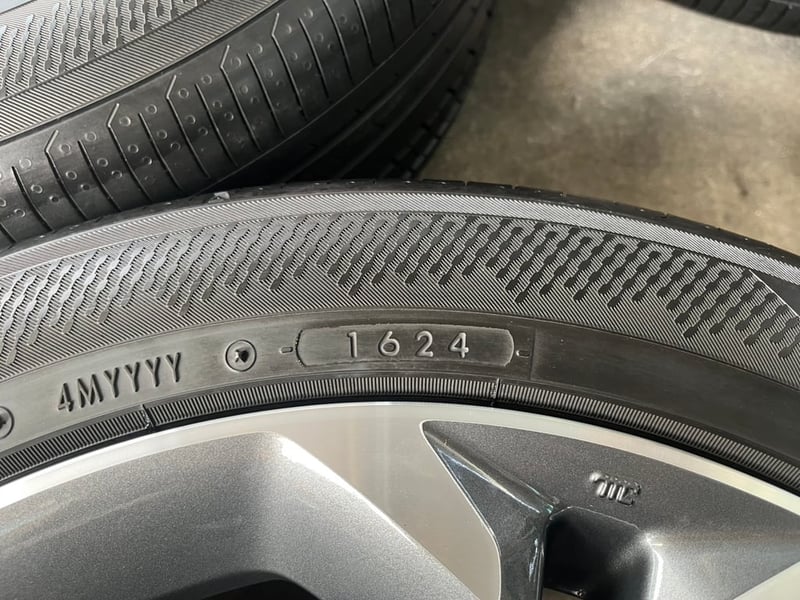 ล้อแม็กป้ายแดง Honda Civic FE RS ตัวท็อป ขอบ 17 พร้อมยาง 215-50-17 Yokohama(Japan) ปี 24 ล้อแม็กป้ายแดง Honda Civic FE RS ตัวท็อป ขอบ 17 พร้อมยาง 215-50-17 Yokohama(Japan) ปี 24