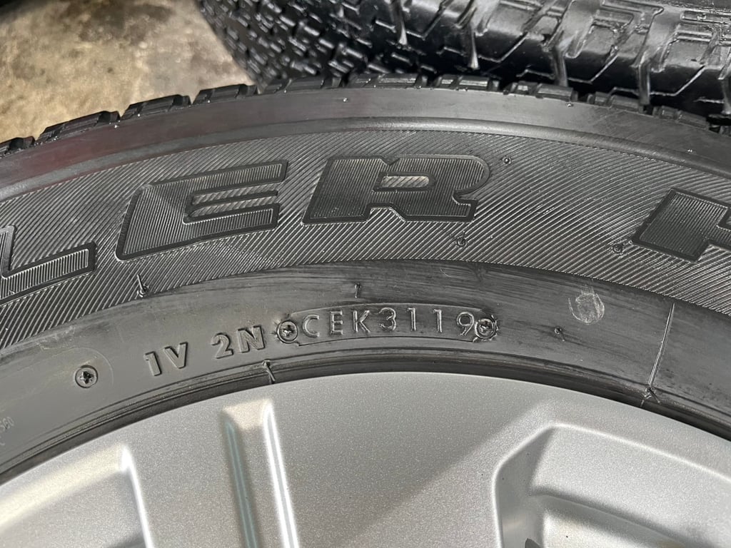 ล้อแม็ก 5รู114 Mitsu Triton ขอบ 16 แถมยาง 205R16 Bridgestone ปี 19