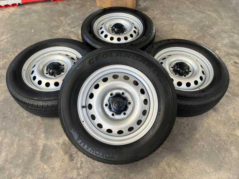 ล้อกระทะ 6รู139 Toyota ขอบ 17 แถมยาง 225-65-17 Yokohama ปลายปี 20