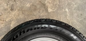 ยางป้ายแดง 205R16 Dunlop ปี 25 เหมาะสำหรับ รถกระบะตัวเตี้ย ,รถกระบะสายบรรทุก