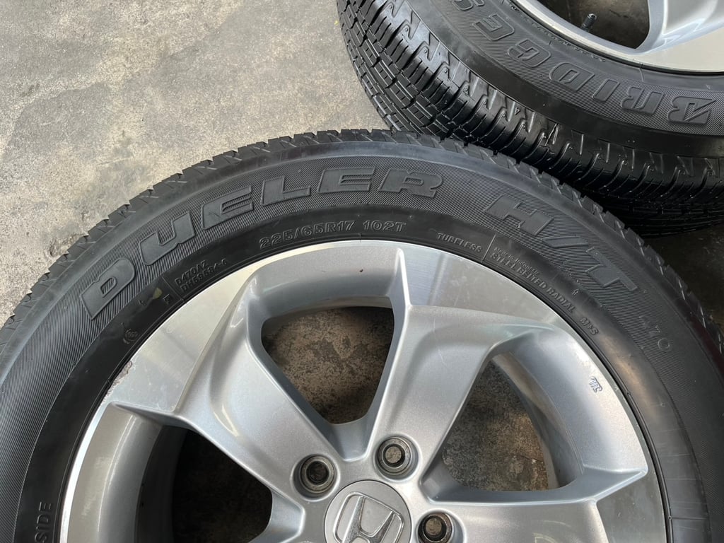 ล้อแม็ก 5รู114 Honda ขอบ 17 สีบอร์นหน้าเงา แถมยาง 225-65-17 Bridgestone ล้อแม็ก 5รู114 Honda ขอบ 17 สีบอร์นหน้าเงา แถมยาง 225-65-17 Bridgestone