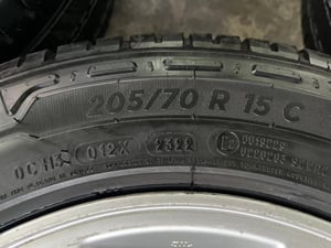 ล้อแม็ก 6รู139 Toyota ขอบ 15 พร้อมยาง 205-70-15 Michelin ปี 22 ใส่กับ รถตู้ Commuter 6รู139 ได้เลย