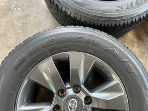 ล้อแม็กแถมยาง 6รู139 Toyota Revo ขอบ 17 สีเทากัน