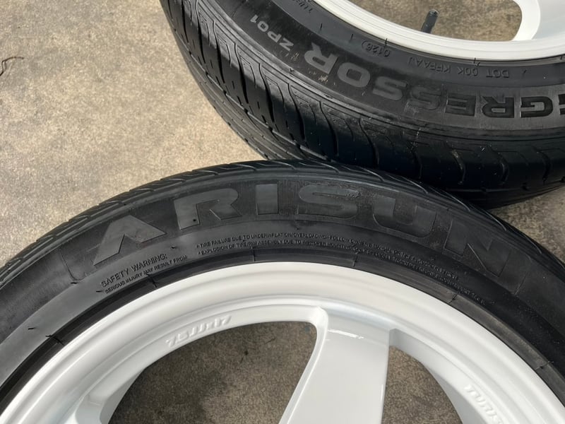 ล้อแม็ก 6รู139 TURISMO ขอบ 17 สีขาว พร้อมยาง 215-55-17 Arisun ปี 25