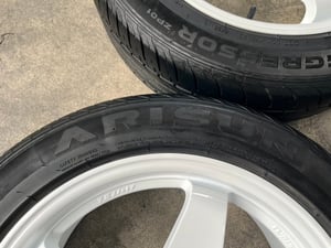 ล้อแม็ก 6รู139 TURISMO ขอบ 17 สีขาว พร้อมยาง 215-55-17 Arisun ปี 25