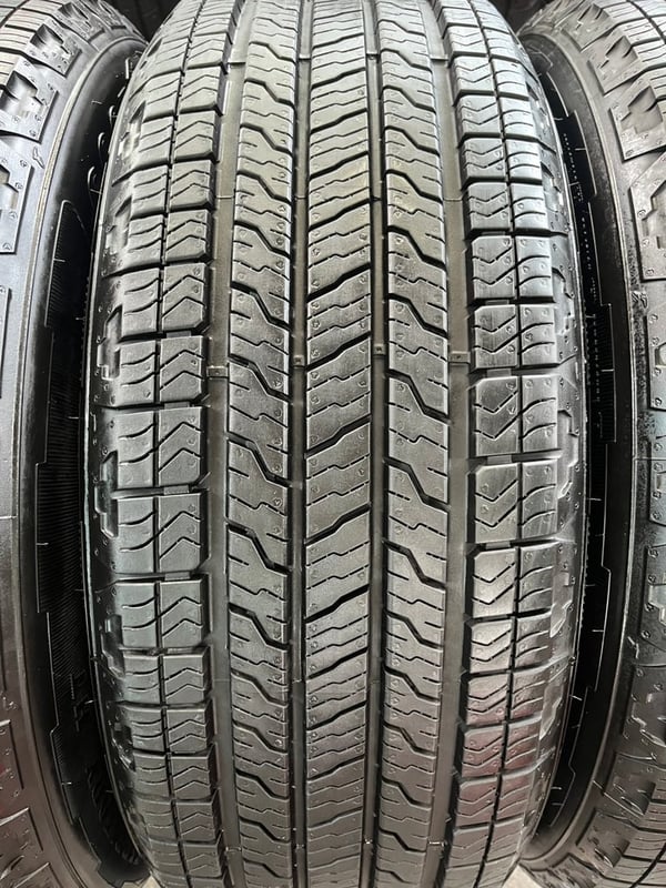 ยางป้ายแดง 255-55-20 GoodYear ปี 25 สวยกริ๊บ เหมาะสำหรับ รถกระบะตัวสูง และ SUV ทุกรุ่น ยางป้ายแดง 255-55-20 GoodYear ปี 25 สวยกริ๊บ เหมาะสำหรับ รถกระบะตัวสูง และ SUV ทุกรุ่น