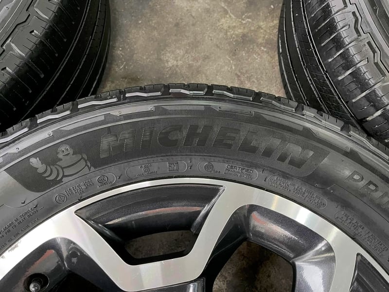 ล้อแม็ก 5รู100 Subaru XV ขอบ 17 ดำหน้าเงา พร้อมยาง 235-60-17 Michelin ปี 22