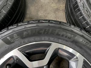ล้อแม็ก 5รู100 Subaru XV ขอบ 17 ดำหน้าเงา พร้อมยาง 235-60-17 Michelin ปี 22