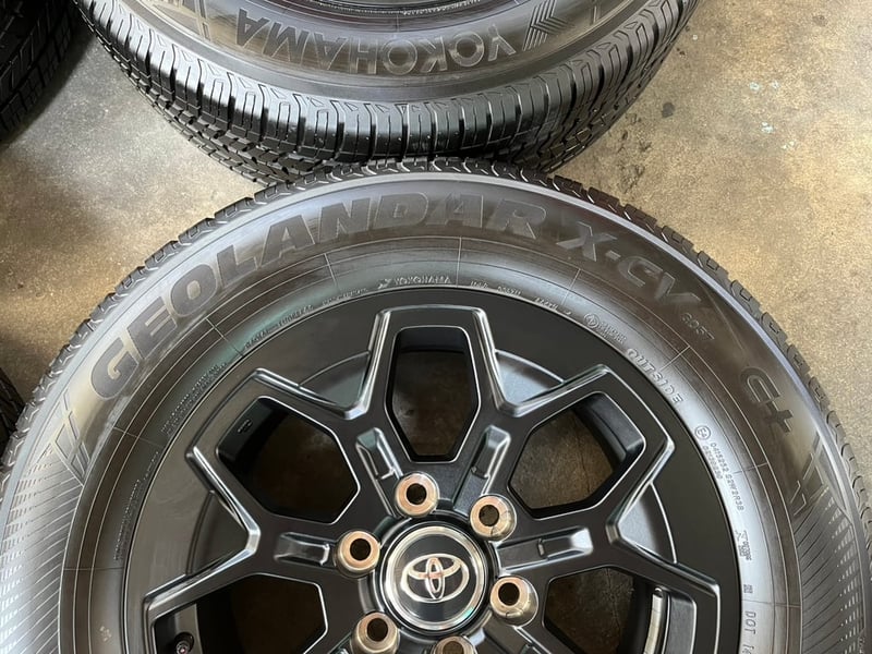 ล้อแม็กป้ายแดง Toyota TRAVO รุ่นใหม่ล่าสุด ขอบ 18 พร้อมยางป้ายแดง 265-60-18 Yokohama ปี 26